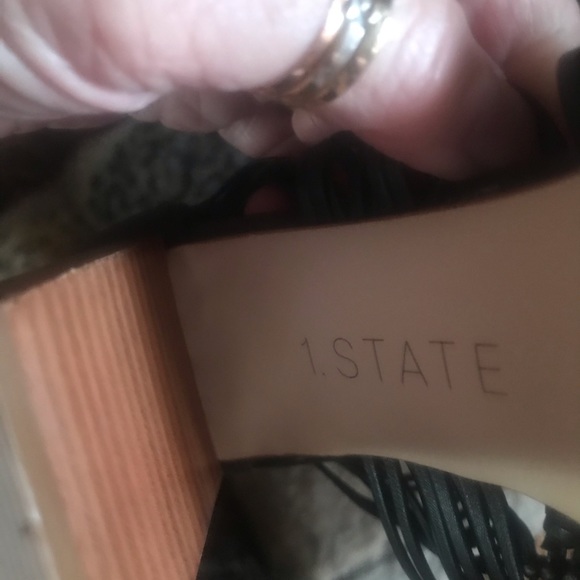BRAND NEW: 1.STATE 4” BLACK STRAPPY DESIGNER HEELS - Picture 7 of 8